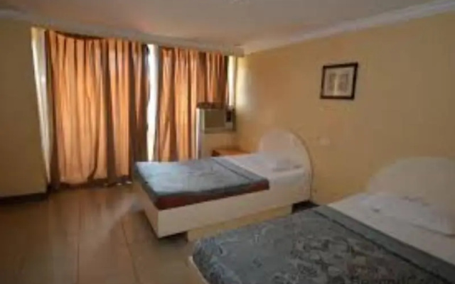 OYO 672 Capitol Tourist Inn (Vaccinated Staff)