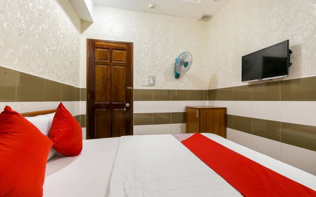 Binh Dung Hotel by OYO Rooms
