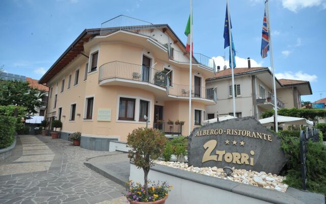 Hotel Due Torri Аджерола вид на фасад