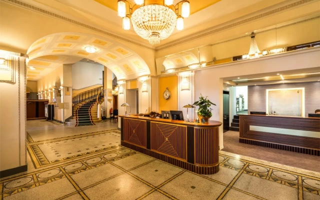 Art Deco Hotel Montana