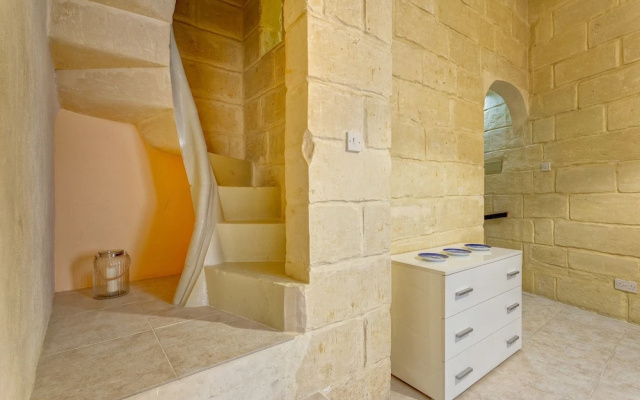 Traditional Maltese Townhouse, Roof Terrace and Views