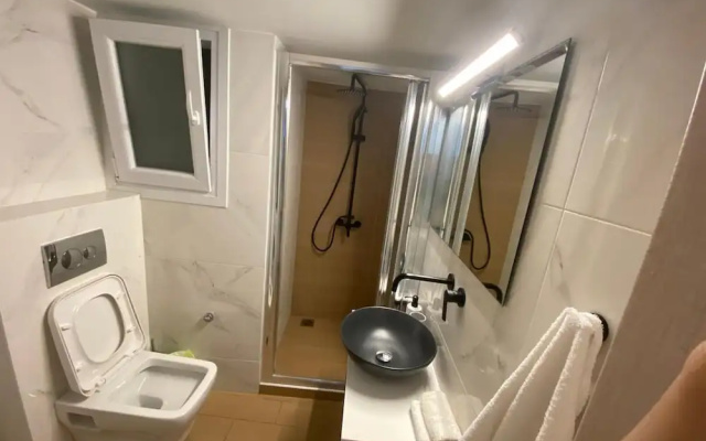 Utopia Apartment- At019