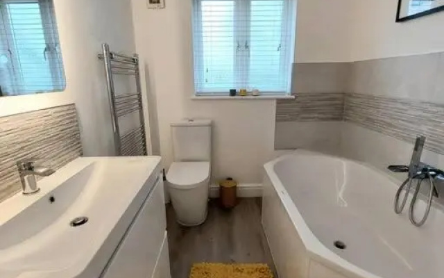 3 Bed Holiday Home in Llandeilo with Log Burner