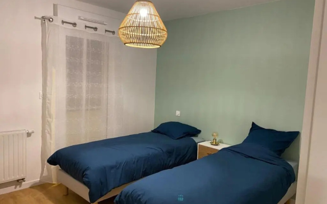 Residence 350 meters from the main beach