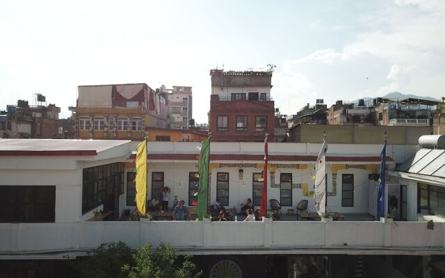 Отель Yakety Yak Hostel Непал, Катманду - отзывы, цены и фото номеров - забронировать отель Yakety Yak Hostel онлайн вид на фасад