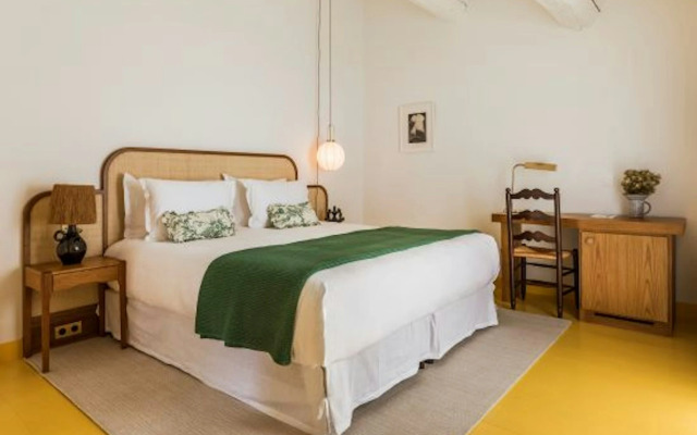 Hôtel La Tartane Saint -Tropez