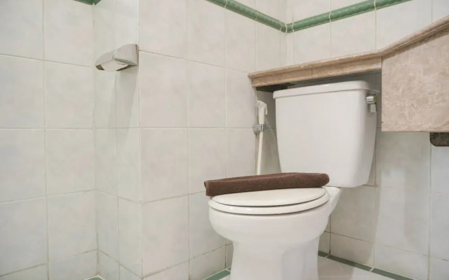 Homey And Cozy Stay 2Br Puri Casablanca Apartment