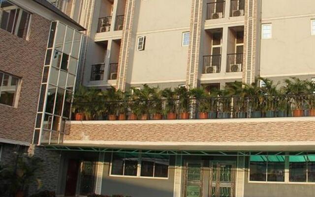Отель Solab Hotels And Suites вид на фасад
