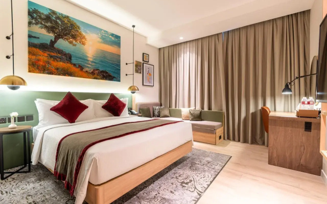 West Walk Retaj Hotel