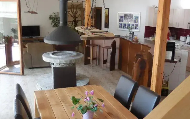 Tabashko Tarn Guest House