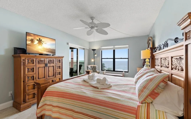 Reflections on the Gulf by Distinctive Beach Rentals