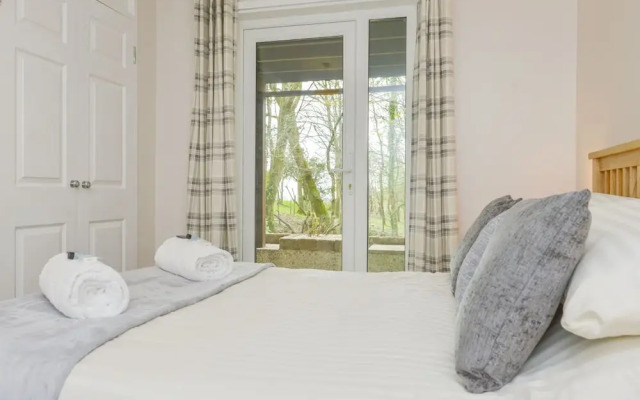 12 Valley Lodge
