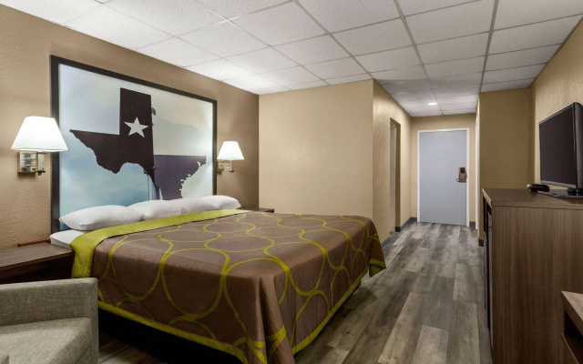 Super 8 by Wyndham Gainesville TX