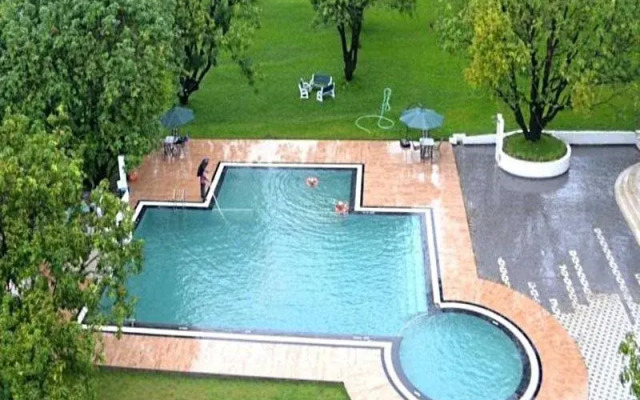 Pluz Resort