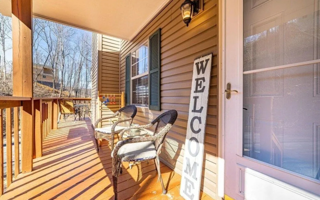 Strollin' Bear 3 Bedroom Home by Redawning