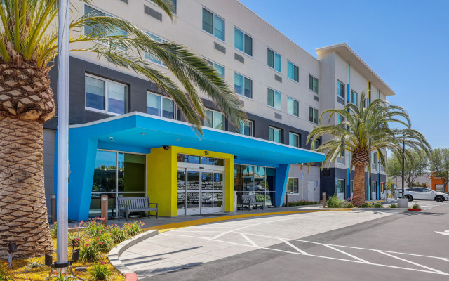 Tru By Hilton Lathrop, CA