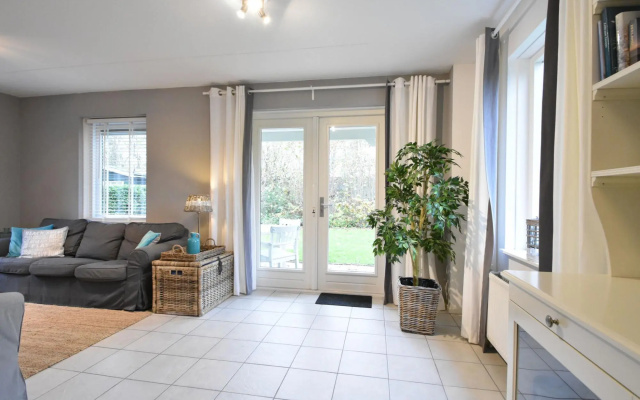 Quaint Holiday Home in Zonnemaire With Roofed Terrace