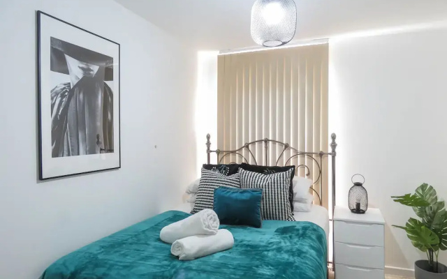 Tudors eSuites Apartment with 4 Beds