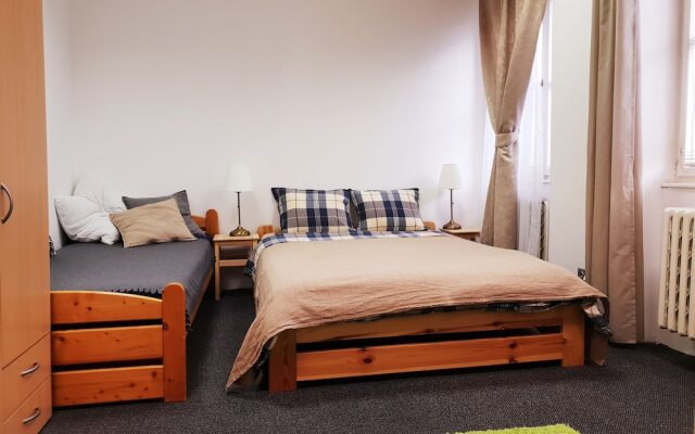 Апартаменты Quiet Courtyard Apartment комната для гостей
