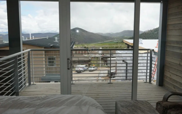 New 3br/4ba Stunning  In Canyons Village 3 Bedroom Condo by RedAwning