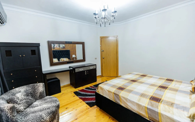 Oak Orchid Opulent 2 BR Apartment with Walk-in Closet