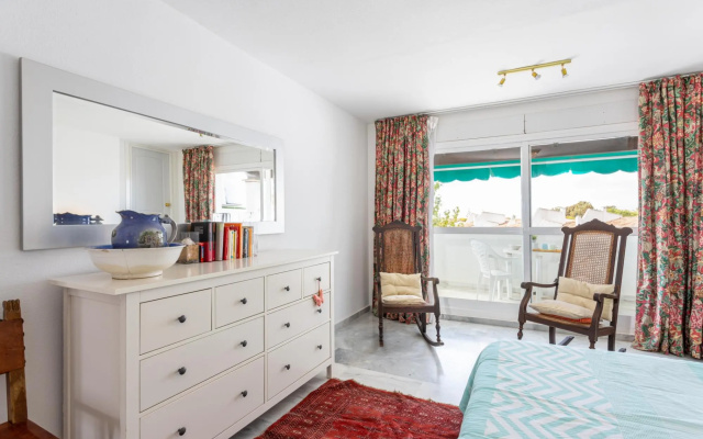 Lunamar 82 Apartment by GHR Rentals