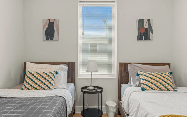 Stylish Near Stadiums & Nightlife Game Room