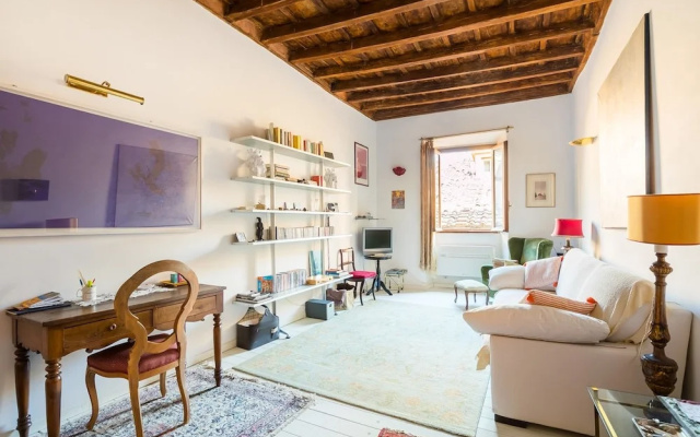 Reginella White Apartment
