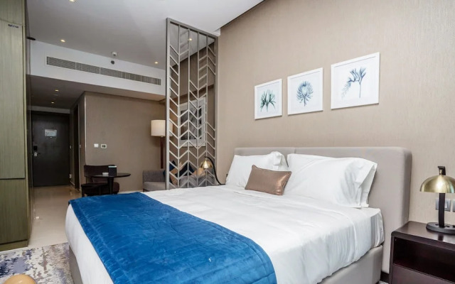 Sleek Studio in Privé with Stunning Canal View
