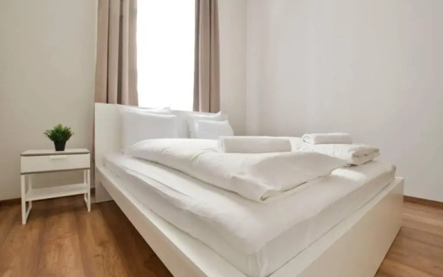 Premium Apartment by Hi5 - Central 3 bedroom (221)