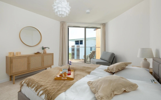 Large Apartment With sea View, Indoor Pool