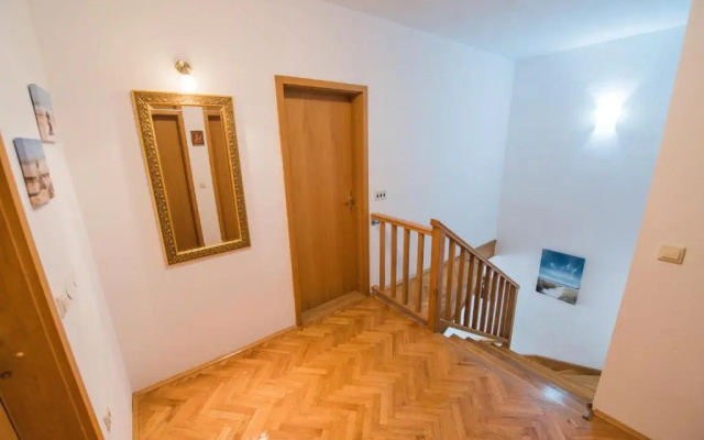 Villa Mandic