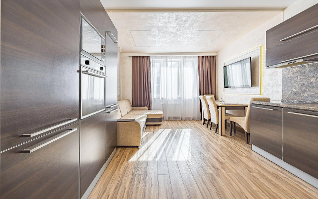 Top House (Топ Хаус) на площади Свободы
