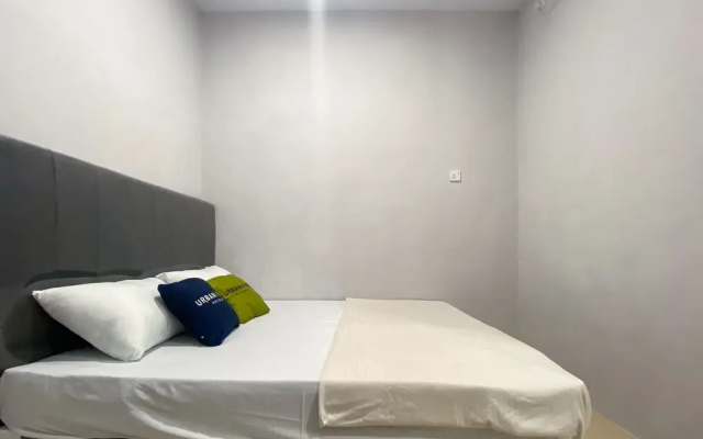 Urbanview Hotel near DC Mall Crown Homestay Batam
