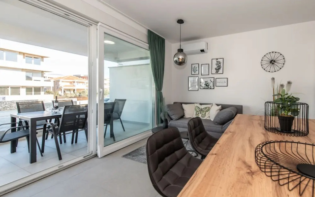 Apartments Mare B with pool