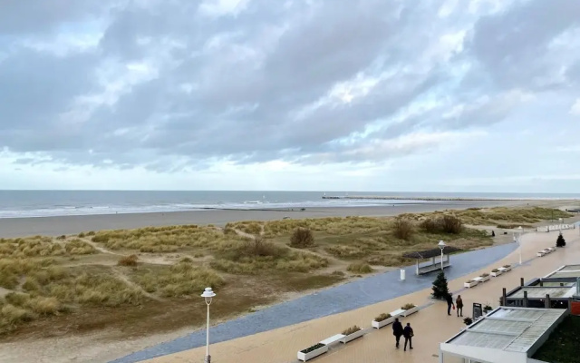 Apartment in Nieuwpoort by the Beach