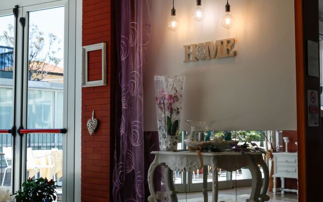 Hotel Venus Римини вид на фасад