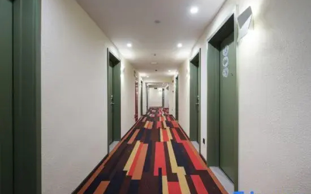 Ibis Hotel (Harbin West Railway Station Wanda Plaza)