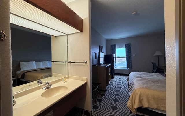 Relax Inn & Suites