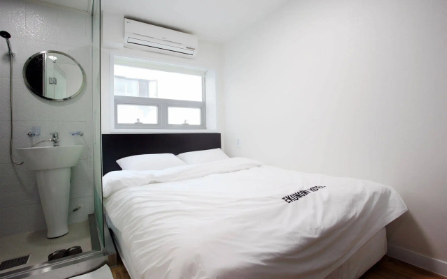 Ekonomy Hotel Myeongdong Central
