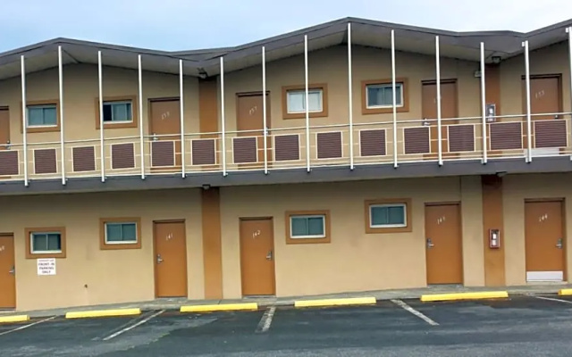 Hallmark Motel