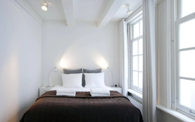 Charles Apartment