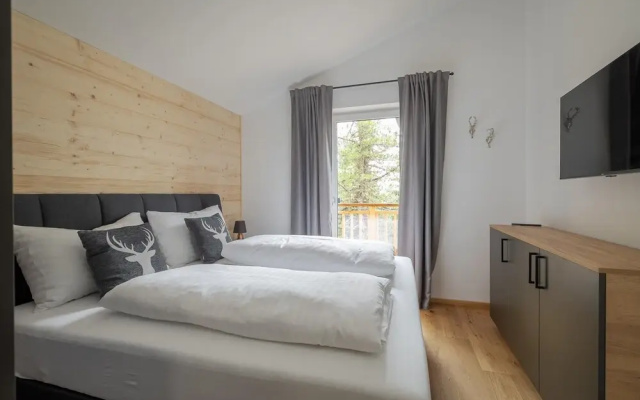 Ski-in Chalet With hot tub and Sauna