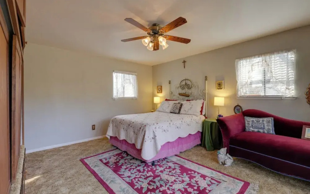 Walk to Downtown: Eclectic Murphys Home w/ Decks!