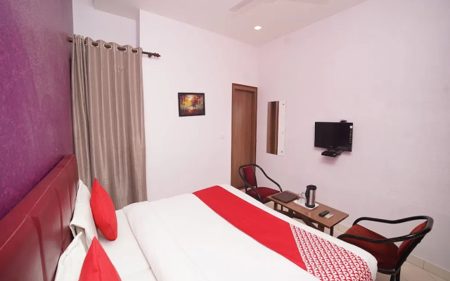 Oyo 7872 Amber Hotel