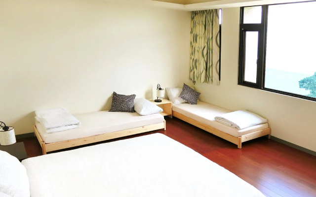 Migratory Birds Hotel