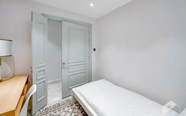 Luxurious Apartment With Iconic Burj View