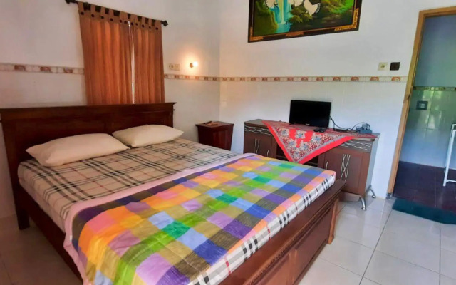 因陀罗普拉酒店(Indra Pura Hotel)