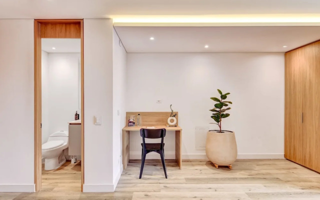 w Warm Loft w Balcony in Santa Barbara
