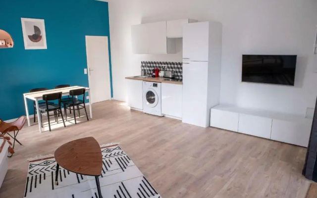Modern Air Conditioned Apartment